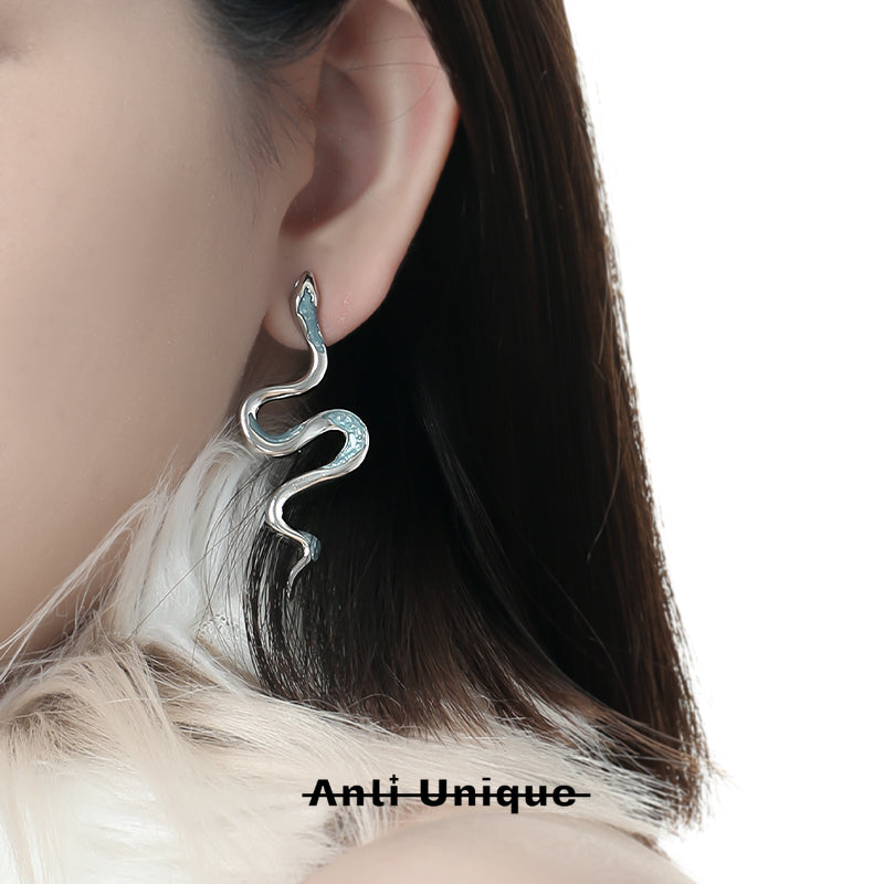 「Glacier Snake」Mint Zircon Epoxy Resin Silver Asymmetric Earrings