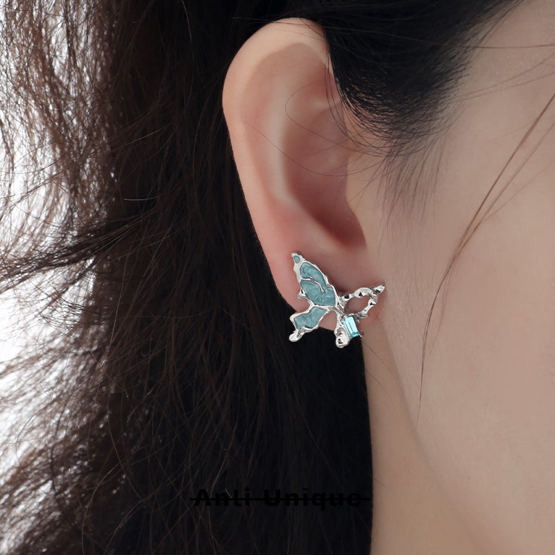 「 Icey Butterfly」Blue Zircon Silver Asymmetrical Earrings