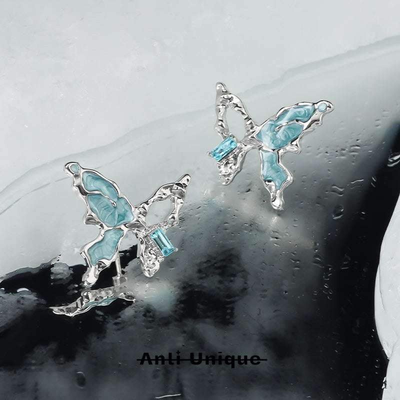 「 Icey Butterfly」Blue Zircon Silver Asymmetrical Earrings