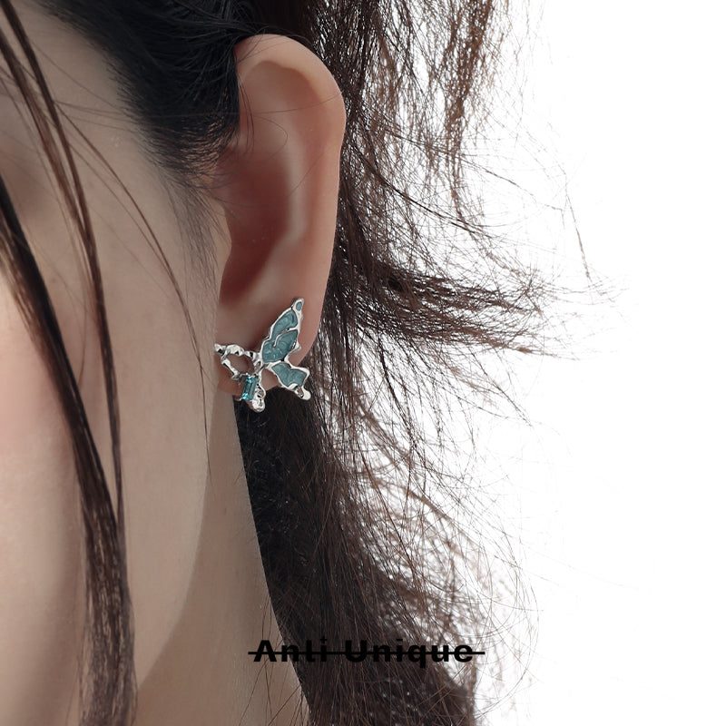 「 Icey Butterfly」Blue Zircon Silver Asymmetrical Earrings