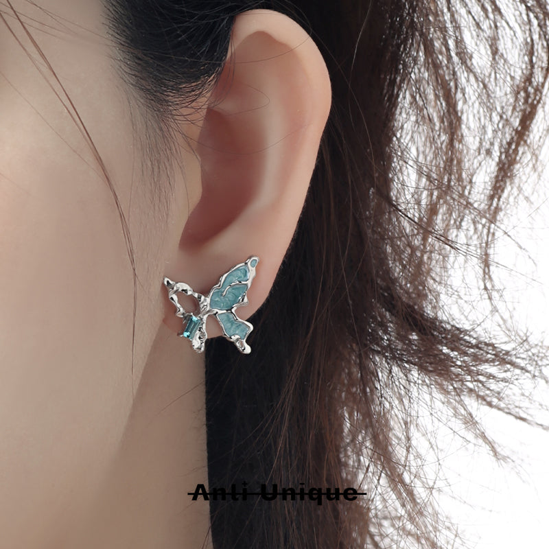 「 Icey Butterfly」Blue Zircon Silver Asymmetrical Earrings