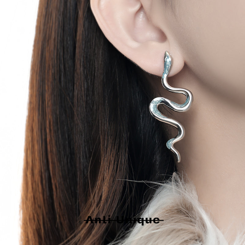 「Glacier Snake」Mint Zircon Epoxy Resin Silver Asymmetric Earrings